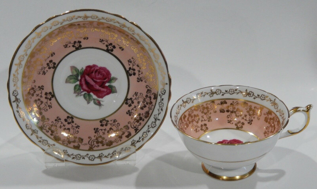 パラゴン　ピンクローズと金彩のロココ文様のカップ＆ソーサー