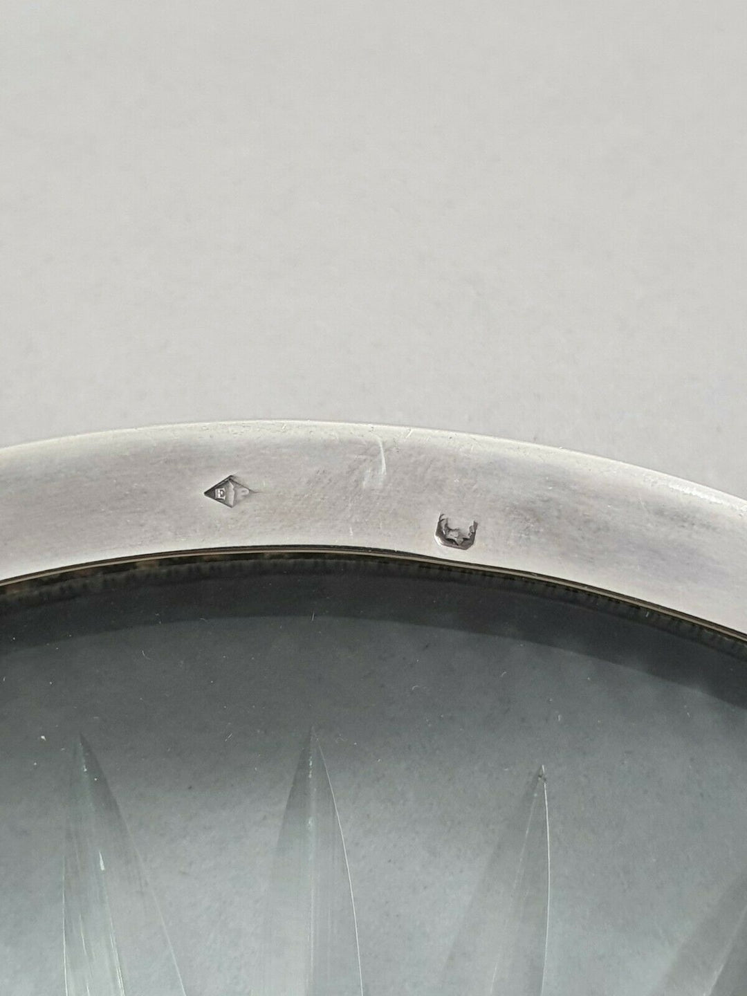 Puiforcat Paire de dessous de bouteille en verre et argent massif Minerve
