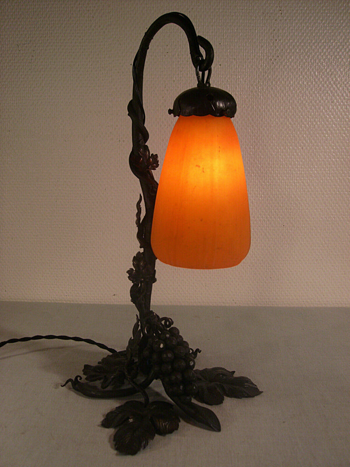 DAUM ☨ NANCY – lampe art déco en fer forgé et tulipe 1925/1930