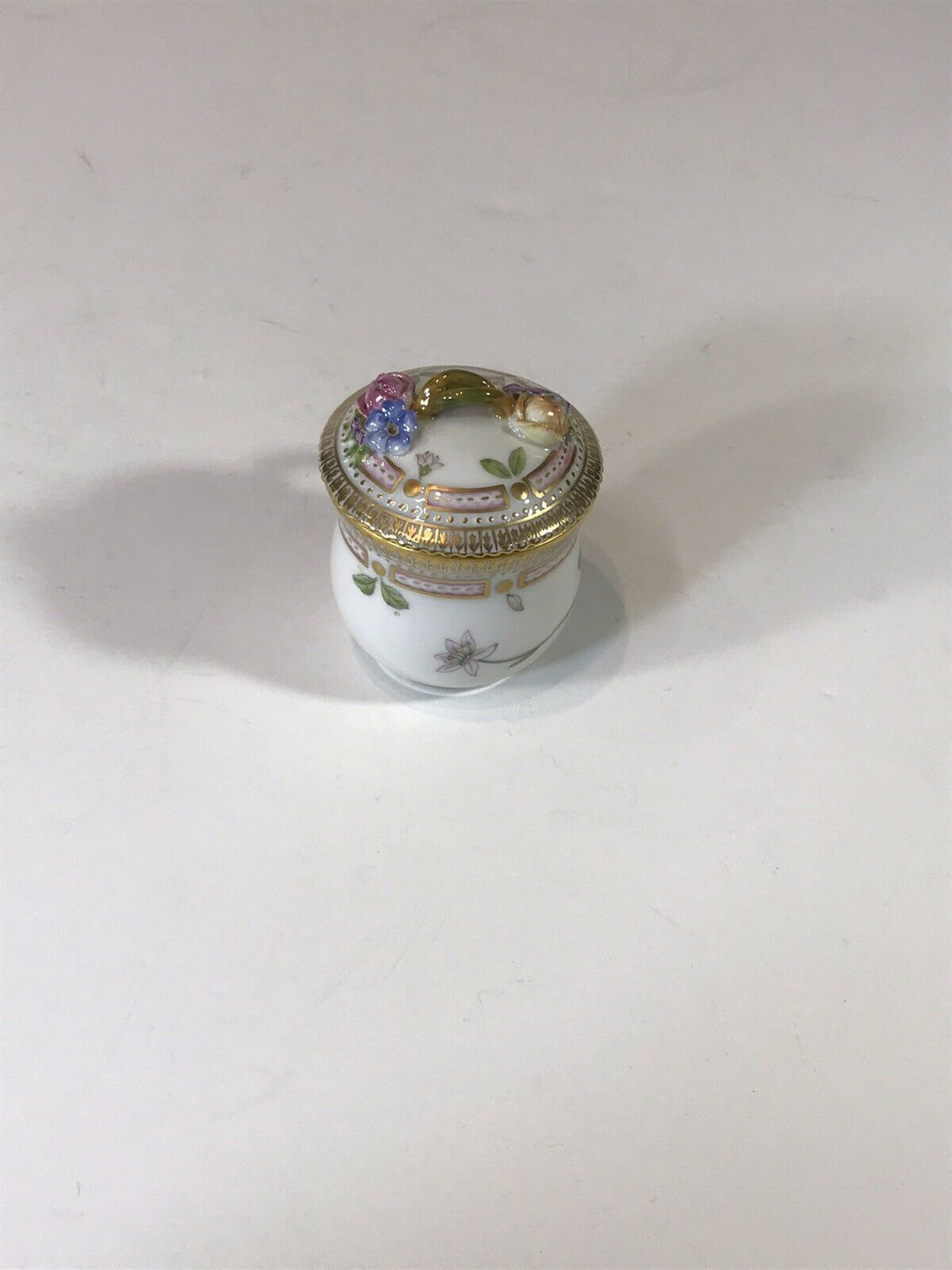 ロイヤルコペンハーゲン　フローラダニカ　蓋付カスタードカップ＆ソーサー