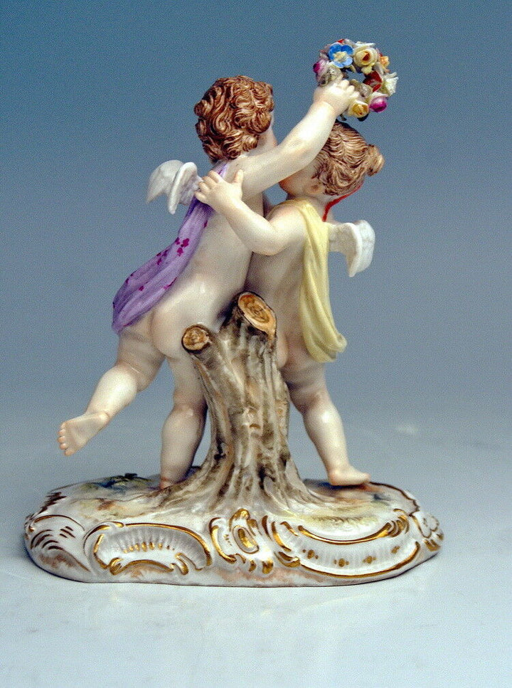マイセン人形(MEISSEN)「踊りながら見つめ合う天使（ケルビム）」