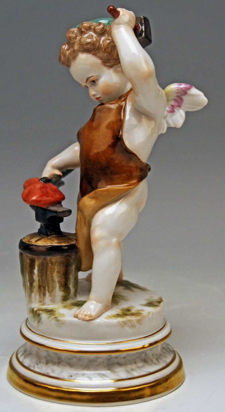 MEISSEN マイセン FIGUR CUPIDO ALS SCHMIED MIT AMBOSS H.SCHWABE L-SERIE L114 UM 1925