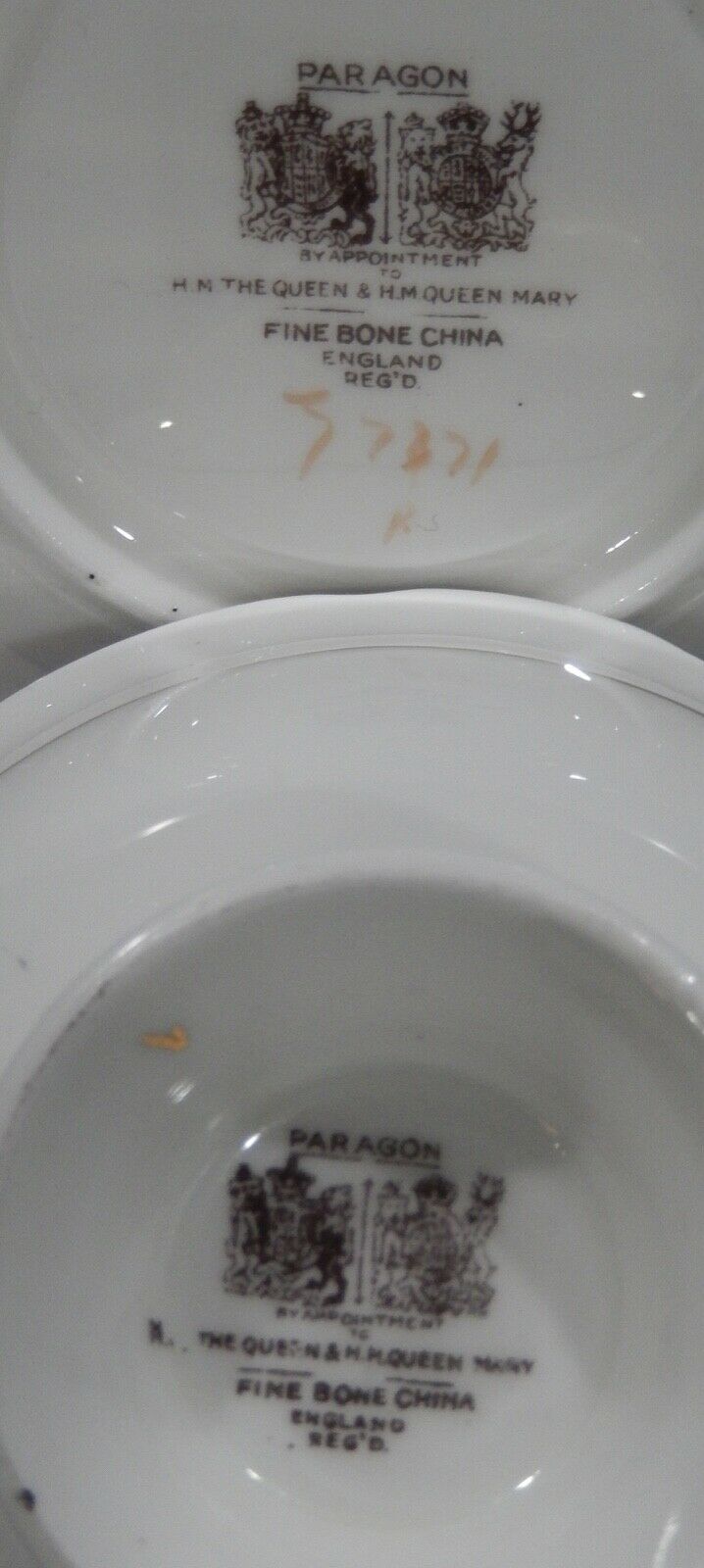 パラゴン　黒地に大輪のピンクローズのカップ＆ソーサー