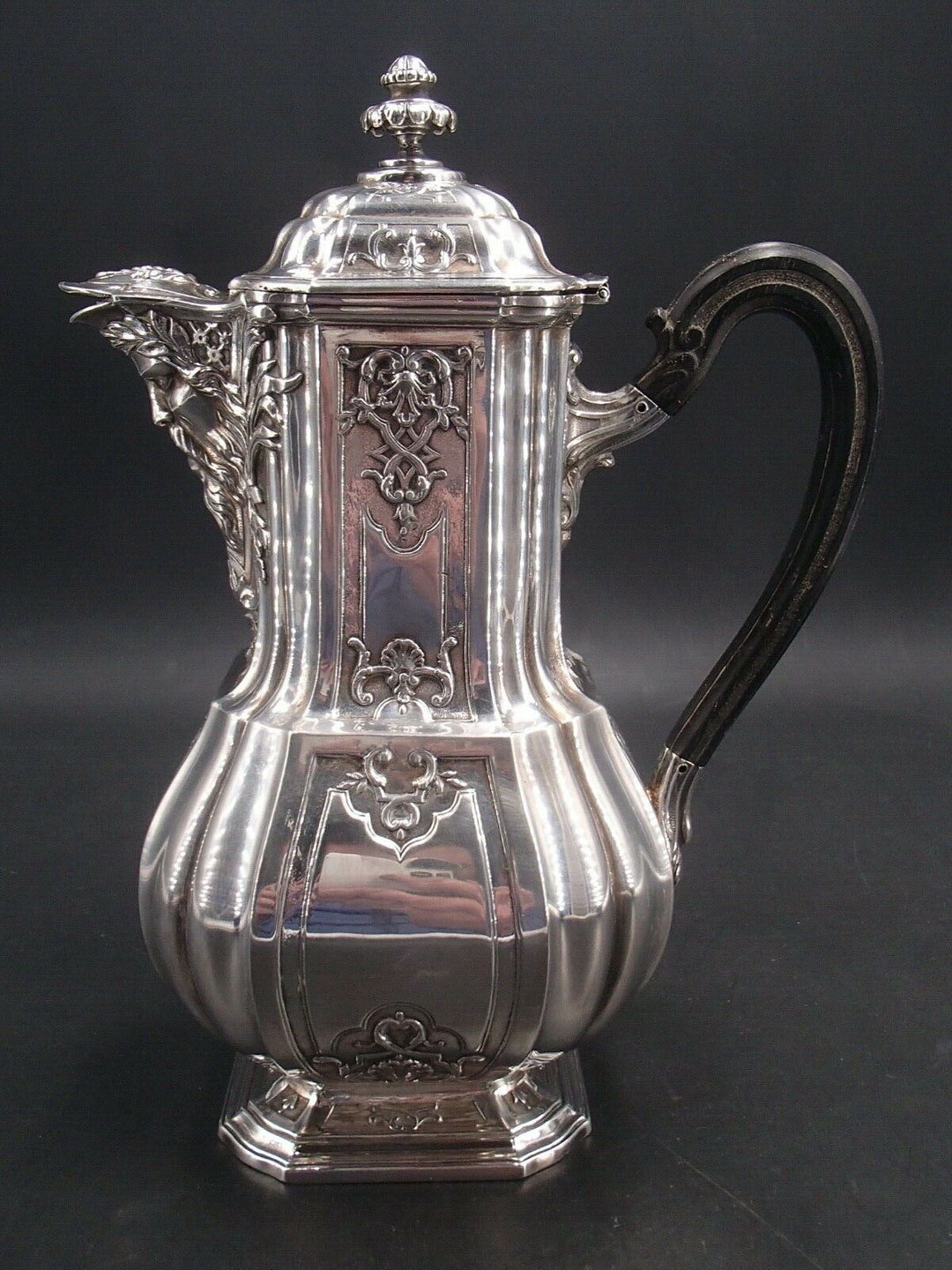 PUIFORCAT RARE CAFETIERE EN ARGENT MASSIF POINCON MINERVE 1 ER TITRE MASCARON