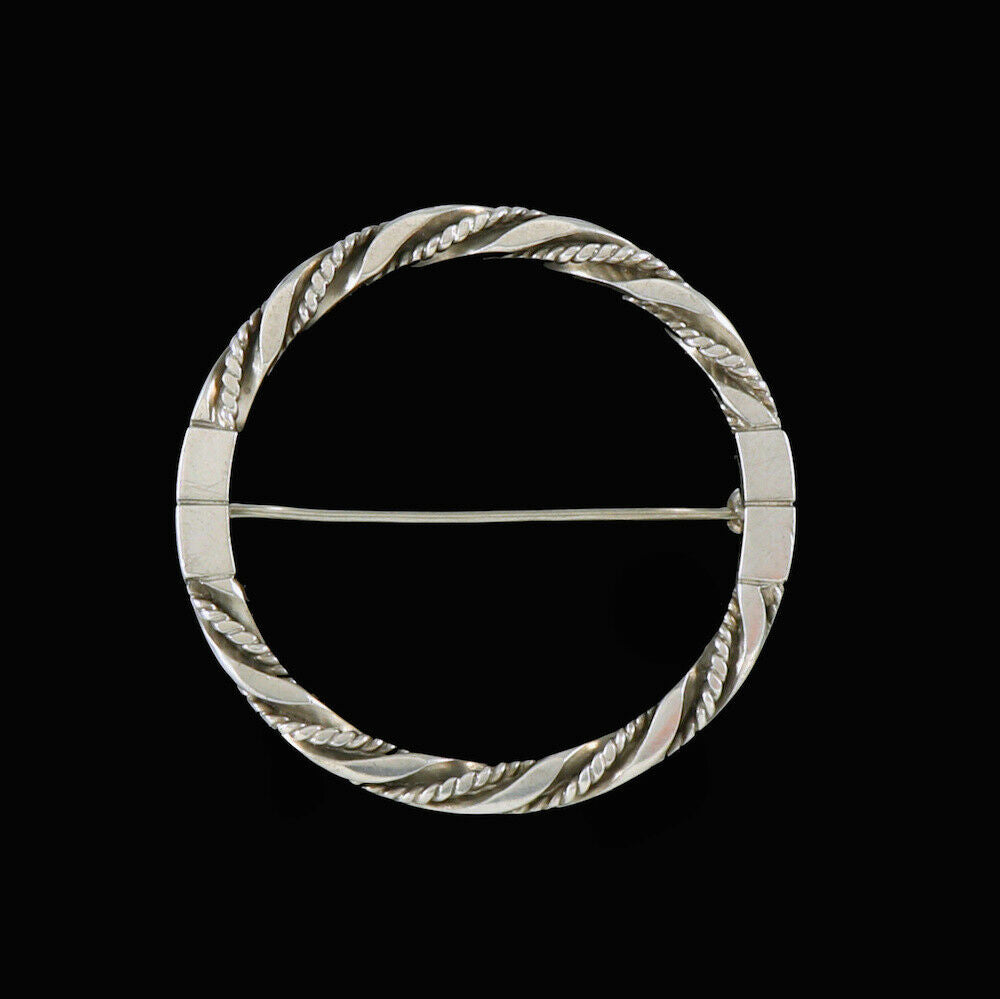 Georg Jensen. Sterling Silver Brooch #254 - Henry Pilstrup.