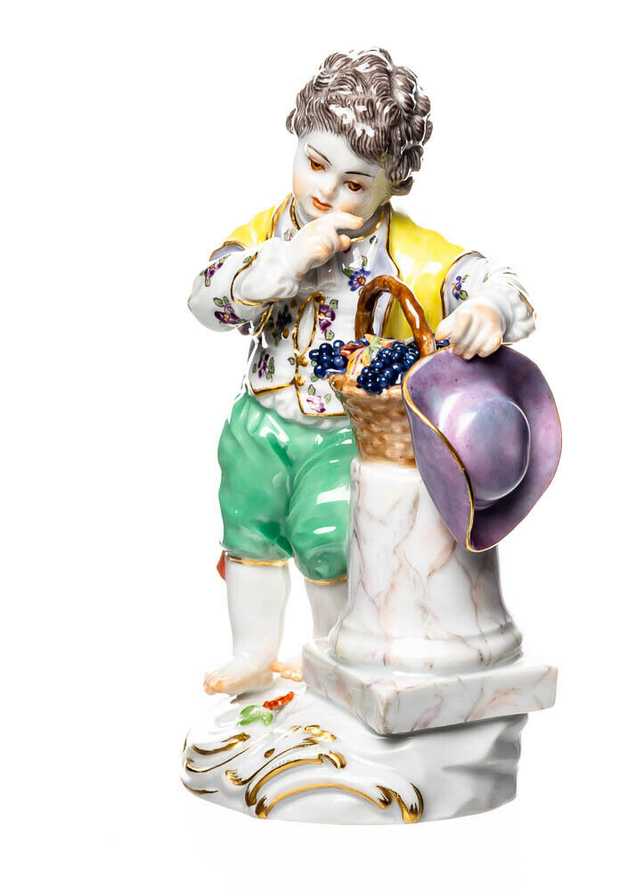 マイセン人形　バスケットに入ったワインの貢ぎ物を持つ少年　M.A.Acier作　一級品