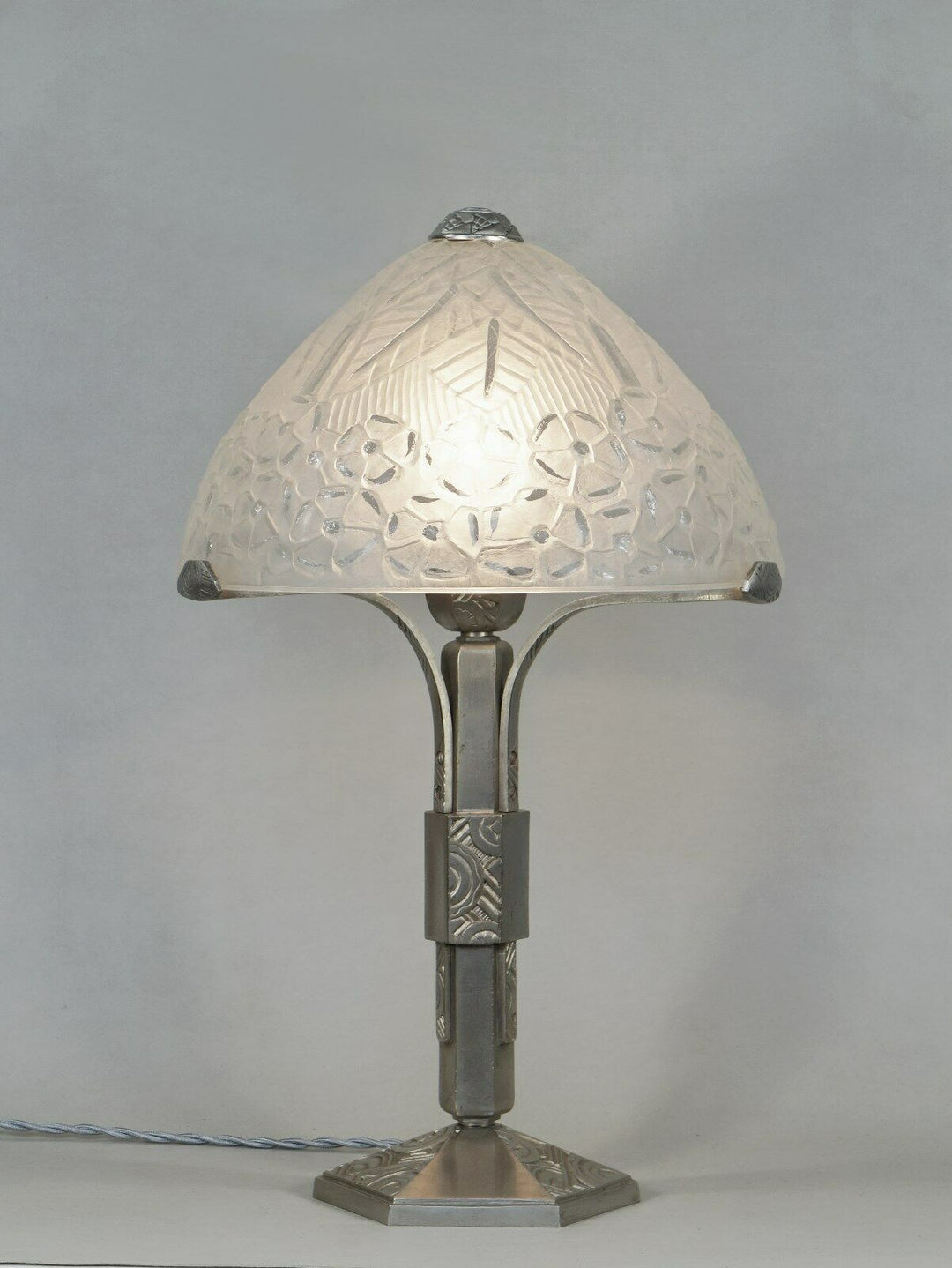 LARGE FRENCH ART DECO LAMP BY NICOLAS GILLEN . muller degué daum era 1930 France