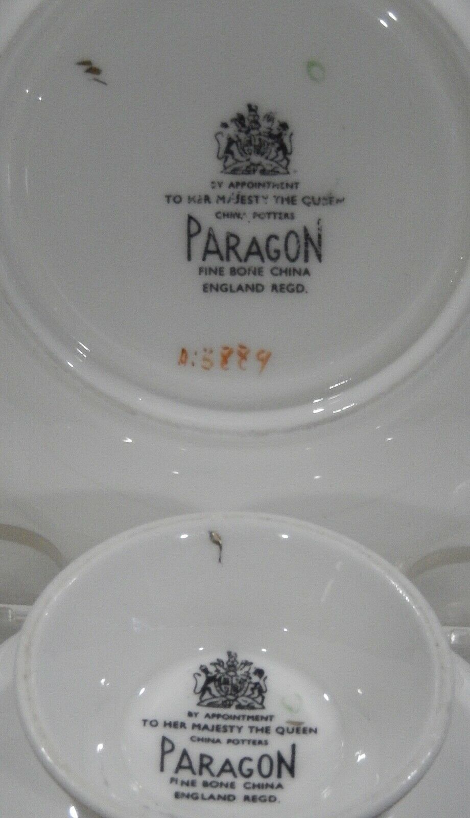 パラゴン　ピンクローズと金彩のロココ文様のカップ＆ソーサー