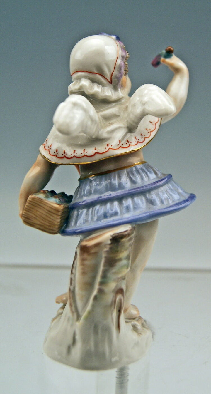 MEISSEN FIGUR SERIE VERKLEIDETEN AMORETTEN WEIBL.PUTTO APOTHEKERIN NR: 9