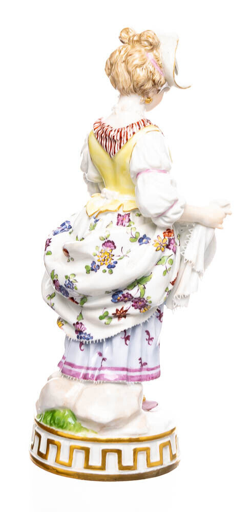 マイセン　フィギュリン　葡萄を運ぶ女性