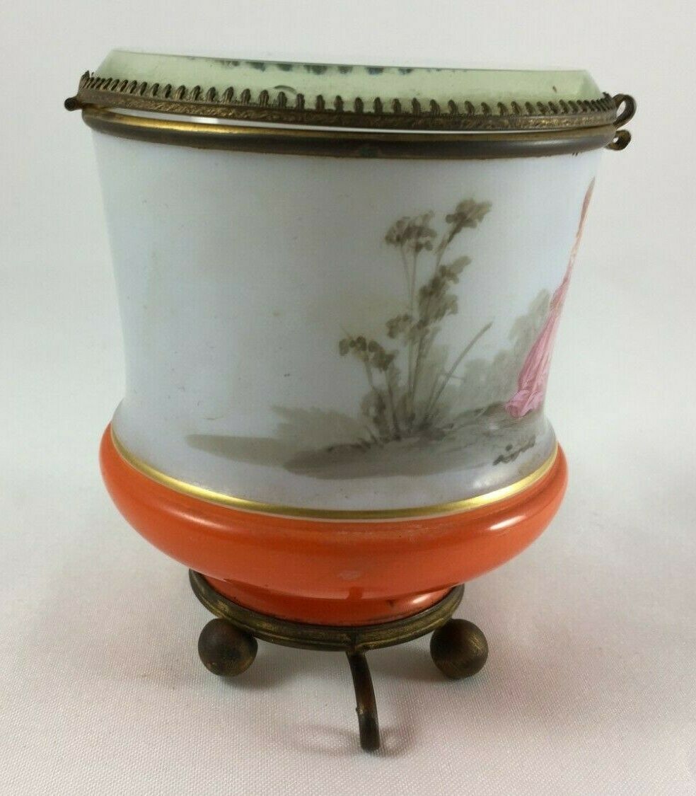 Sweet Box IN Opaline Baccarat Decorated With Romantic Feet Ball XIX ° #H483