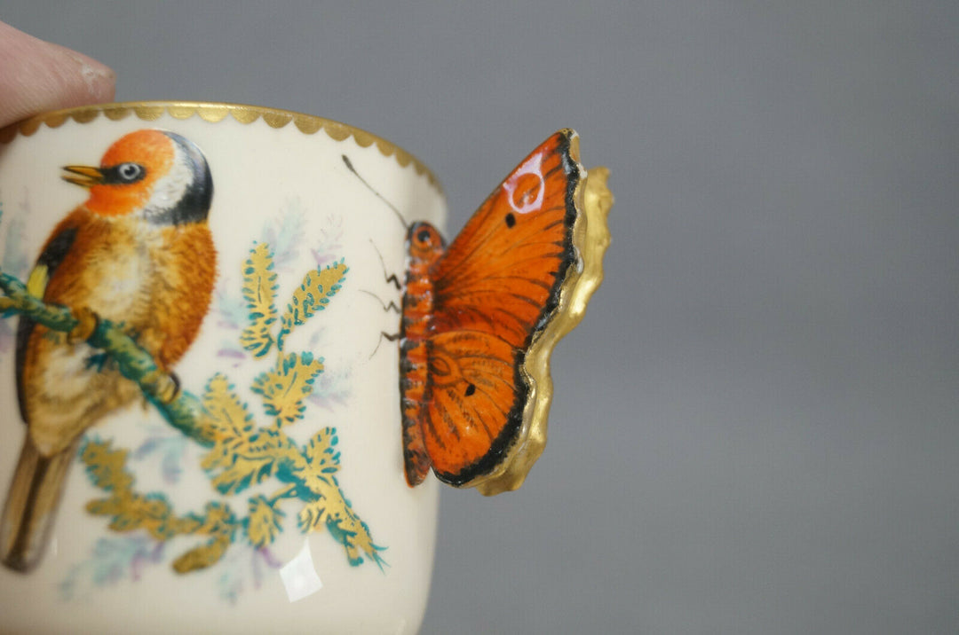 ロイヤルウースター＆ティファニー、エナメル彩色の鳥と虫、アイボリー、蝶の取っ手のカップ