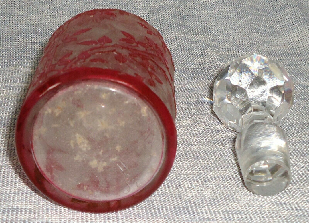 FLACON BACCARAT DÉCOR ÉGLANTIER DÉCOR DÉGAGÉ A L'ACIDE COULEUR ROUGE 18 CM