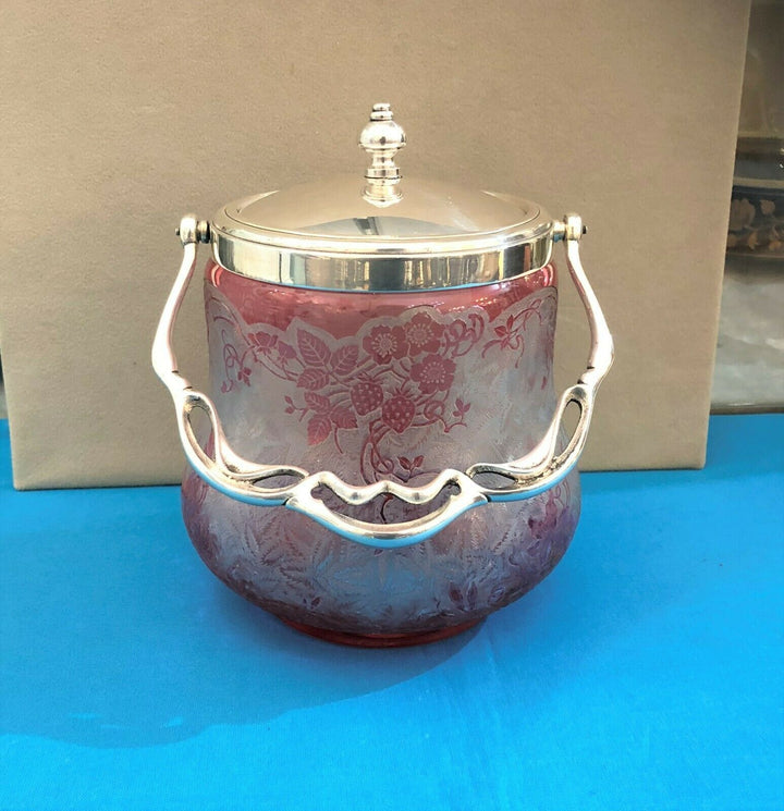 Seau à biscuit Cristal BACCARAT décor de fraises dégagé à l'acide Métal argenté