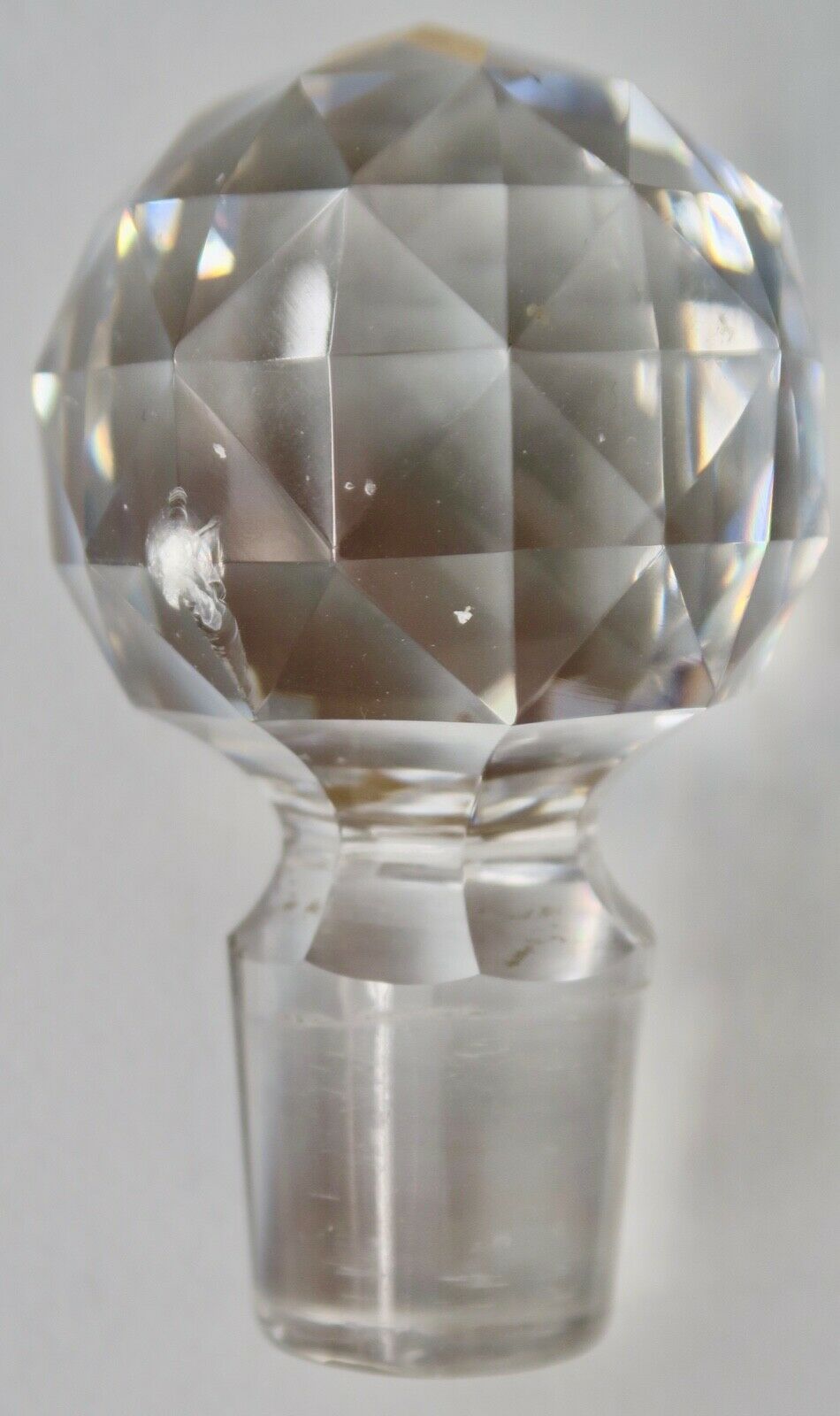 Ancien flacon de toilette en cristal de Baccarat cannelures or Hauteur env 19 cm