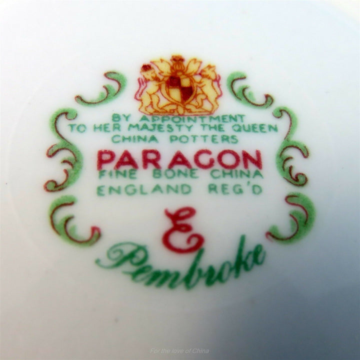 パラゴン　フォレストグリーンとゴールドにガーランド・ペムブロークのカップ&ソーサー