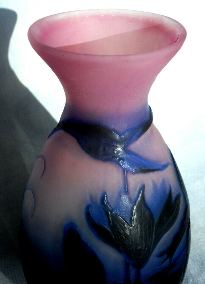 Joli vase Galle aux nenuphars, belles couleurs, parfait , era Daum 1900