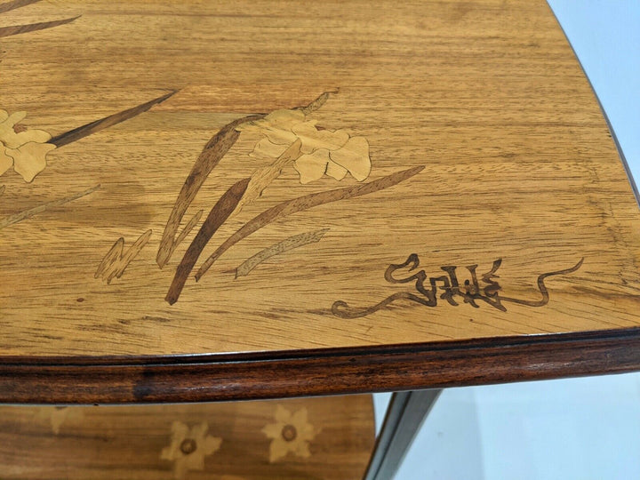 エミールガレ　スイセンの花の木製のテーブルのサイン