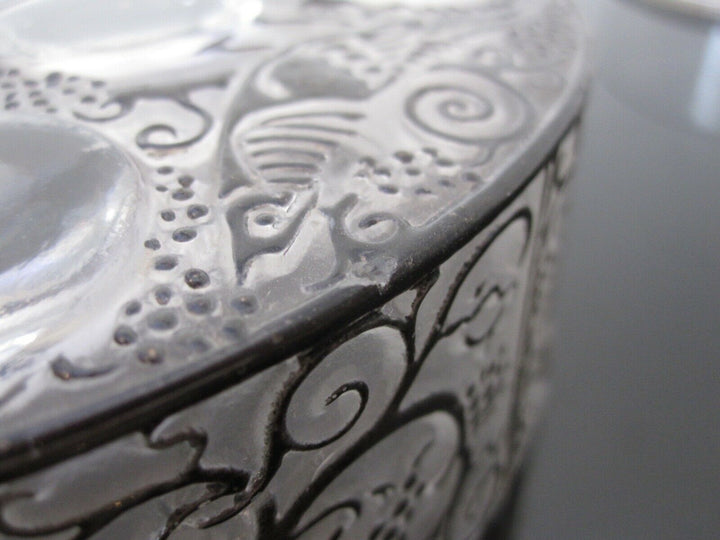 René Lalique : Boite ancienne en verre émaillé Roger signée R Lalique