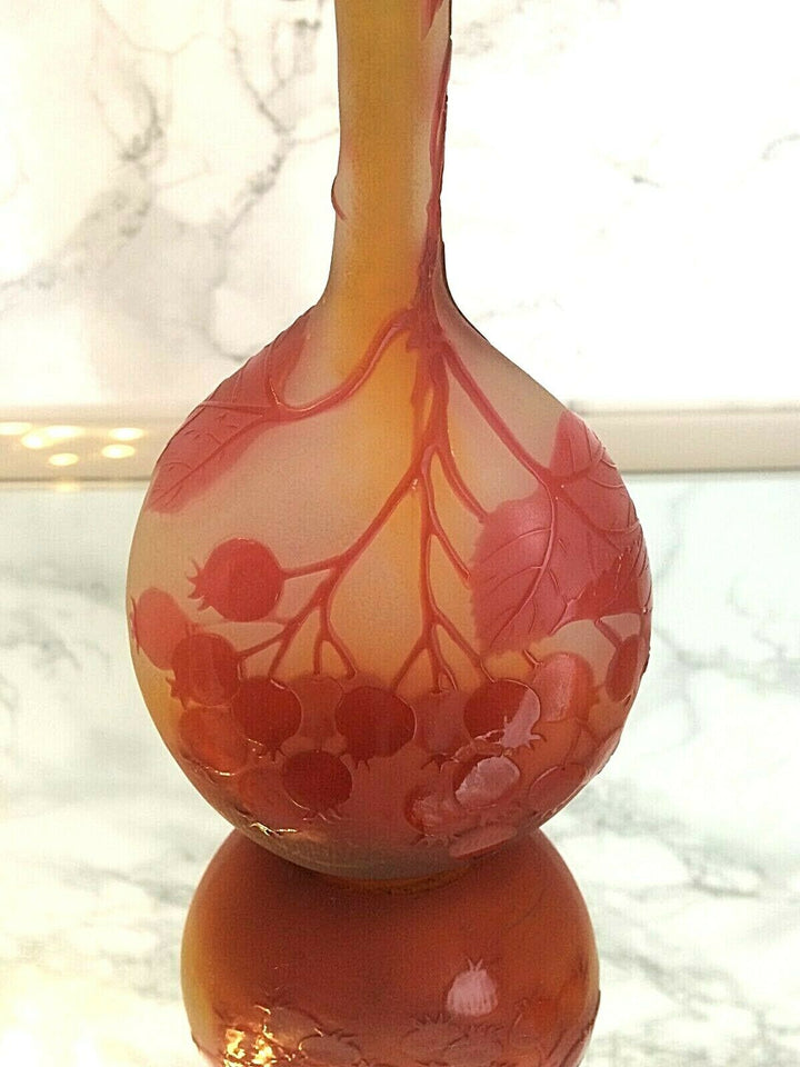 VASE ART NOUVEAU - signé Gallé à l'étoile - soliflore en verre multicouche