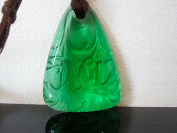 René Lalique : ancien pendentif vert émeraude signé R Lalique. Lys pendant.