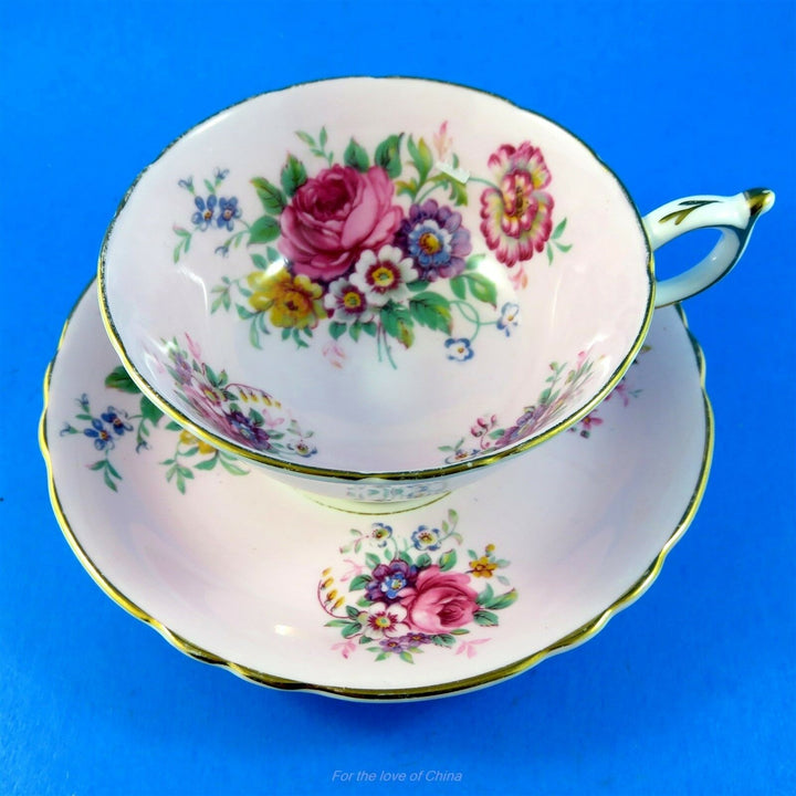 パラゴン　ライトピンク地に煌びやかな薔薇のブーケ　カップ&ソーサー