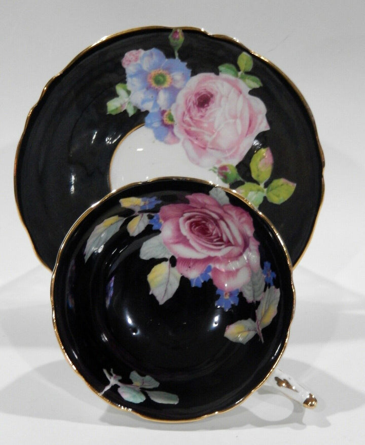 パラゴン　黒地に大輪のピンクローズのカップ＆ソーサー