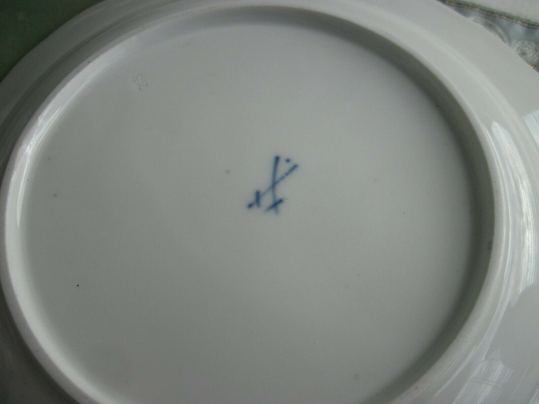 Schöner Meissen Teller mit vielen Indischen Blumen, Kakiemon Malerei