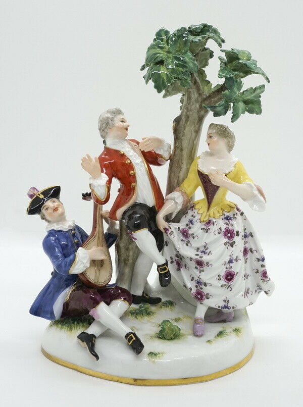 マイセン人形(MEISSEN)ロココシリーズ「木の下でギターを弾く青年と踊る男女」