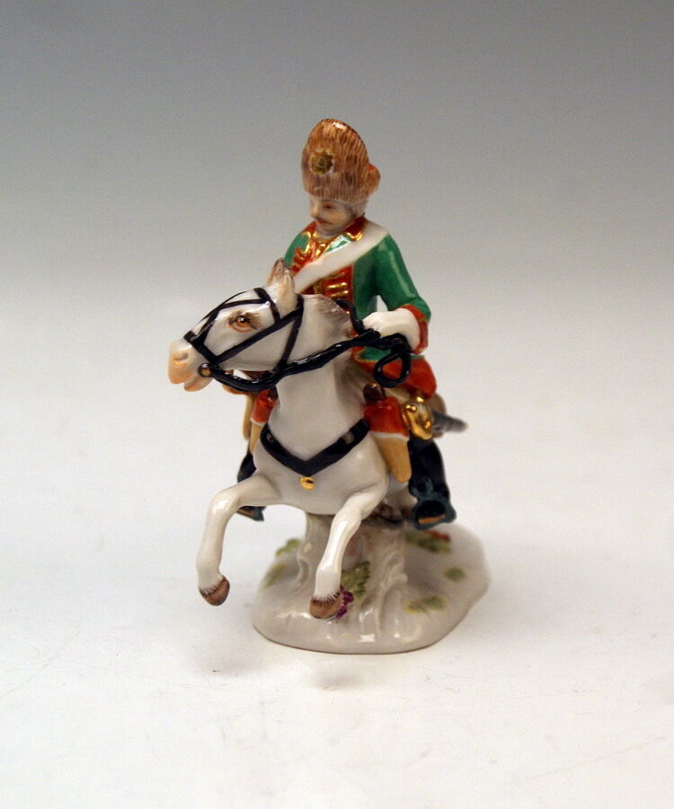 MEISSEN FIGUR SERIE REITER JÄGER SOLDATEN HUSAR ZU PFERDE KAENDLER MNR: 69540