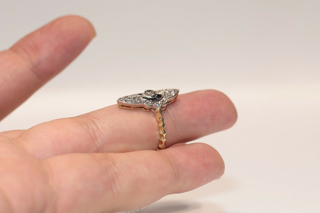 アンティーク アールデコ 18K ナチュラルダイヤモンドとカリバーサファイアのナヴェットリング