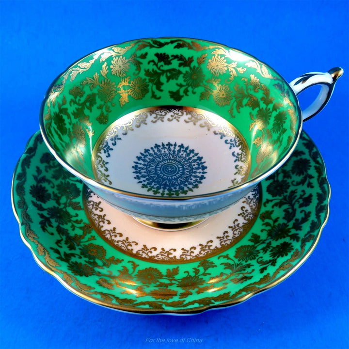 パラゴン　グリーンとゴールドの縁とベージュのカップ＆ソーサー