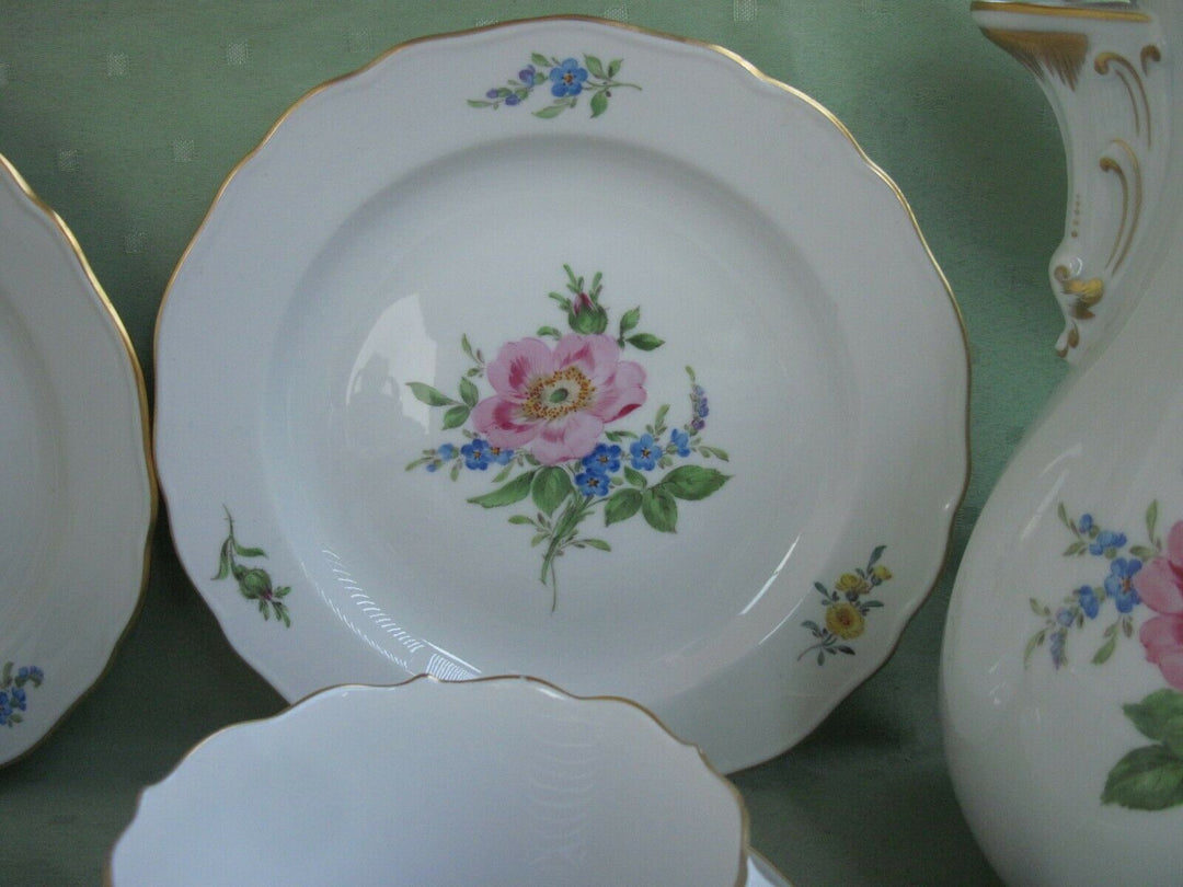 Schönes großes Meissen Kaffee-Service mit vielen Blumen und Gold