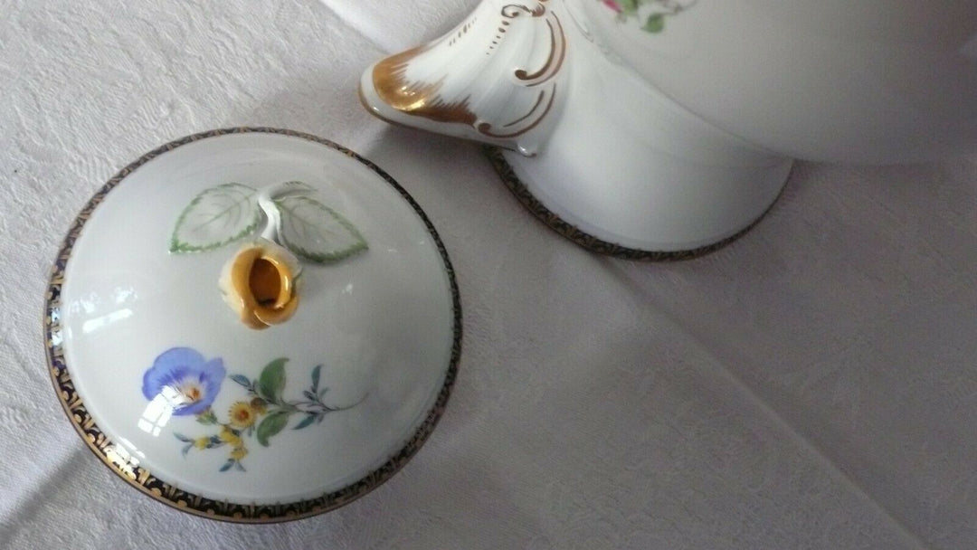 Große Kaffeekanne Meißen Schwertermarke Porzellan reiche Blumenmalerei , A-Kante