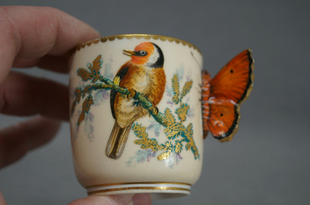 ロイヤルウースター＆ティファニー、エナメル彩色の鳥と虫、アイボリー、蝶の取っ手のカップ