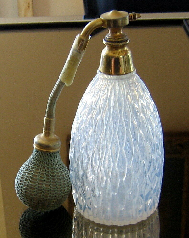Rene Lalique 1925: "Graines" Atomizer for Unidentified Parfumeur. 4 1/2". RARE.