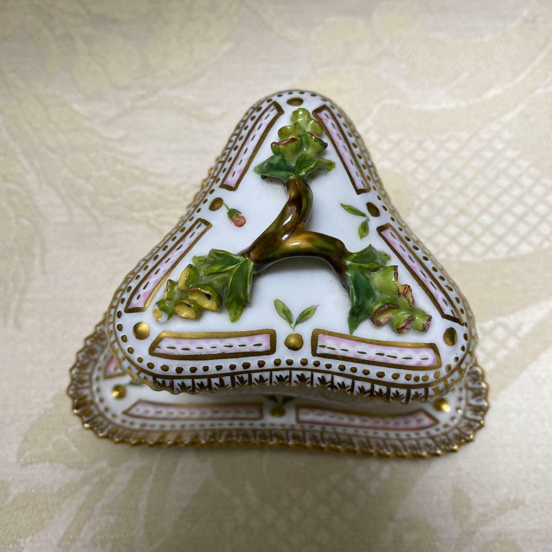 ロイヤルコペンハーゲン　フローラダニカ　トライアングルカスタードカップ＆トレイ　金縁　デンマーク