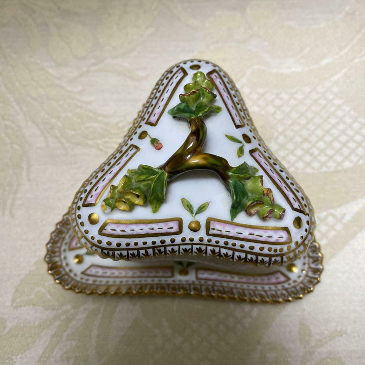 ロイヤルコペンハーゲン　フローラダニカ　トライアングルカスタードカップ＆トレイ　金縁　デンマーク