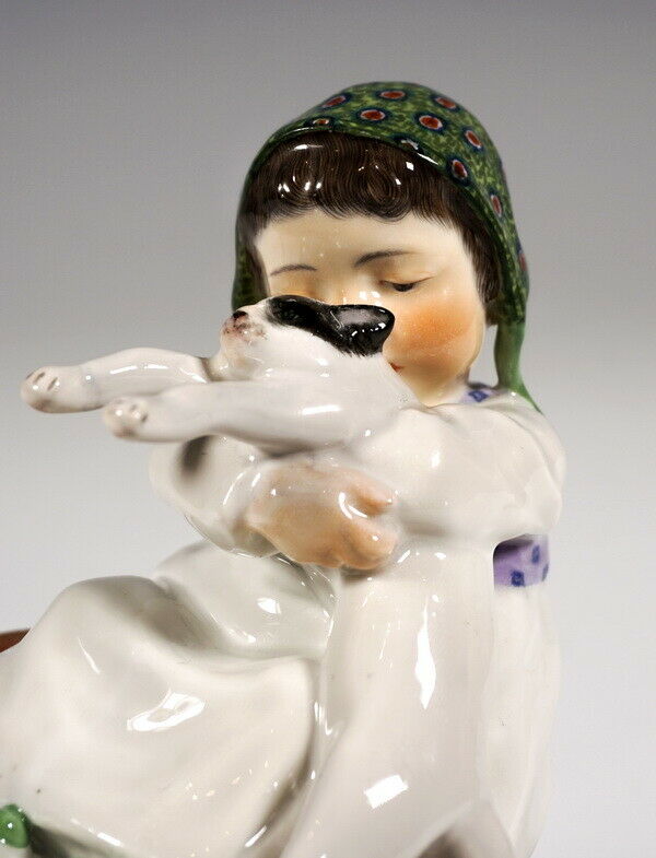 マイセン人形(MEISSEN)　「猫を抱きしめる女の子」