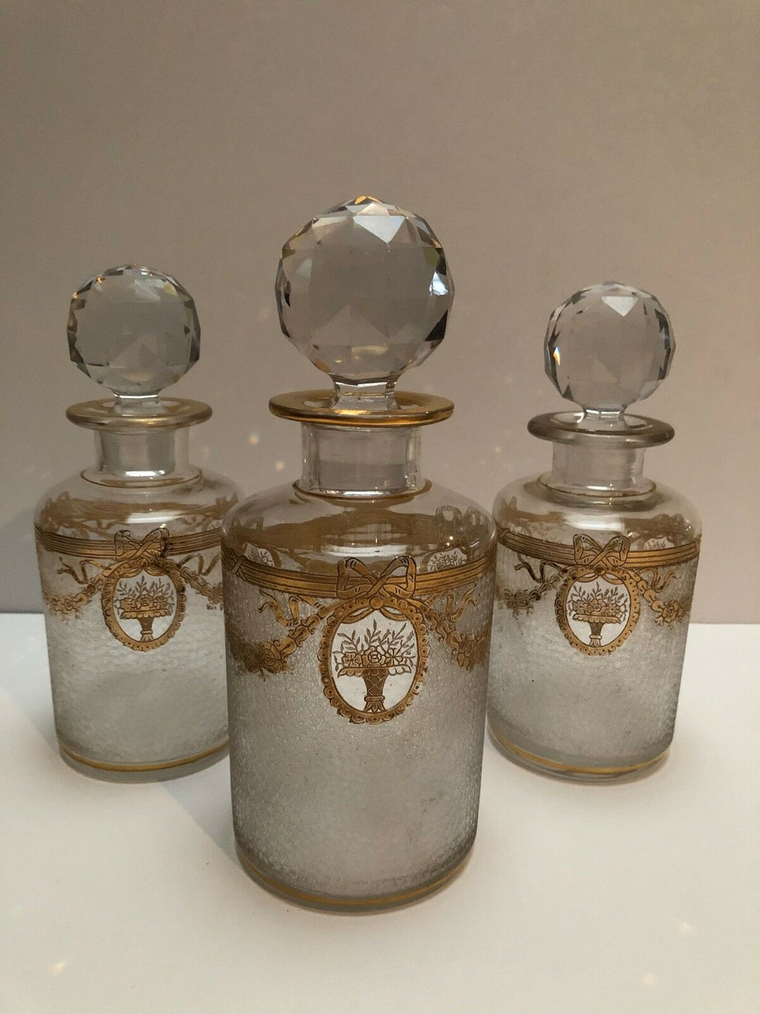 BACCARAT givré bouteilles de parfum avec des Or GUIRLANDES et FLEURS- afficher le titre d'origine