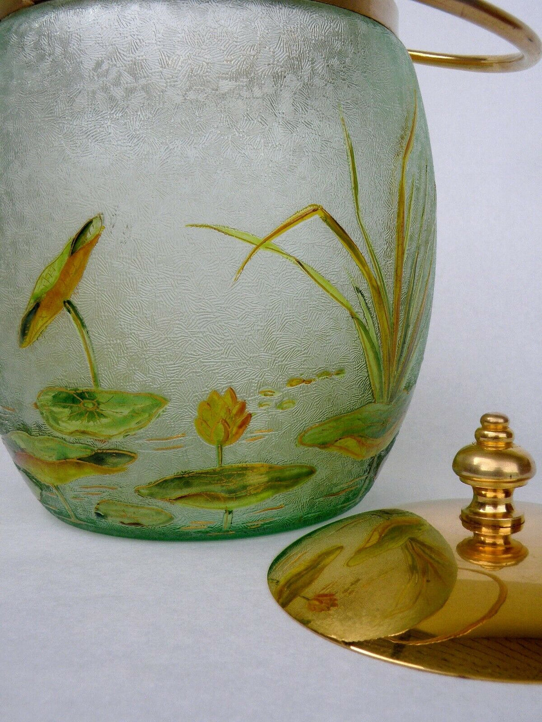 Baccarat ?Saint Louis ? Fabulous Art Nouveau Candy Box Acid Engraved Lilies