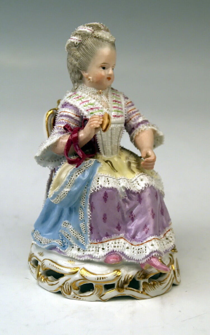 MEISSEN FIGUR MÄDCHEN AM SESSEL ZWIRNWINDE M.V.ACIER MNR: C28 UM 1860