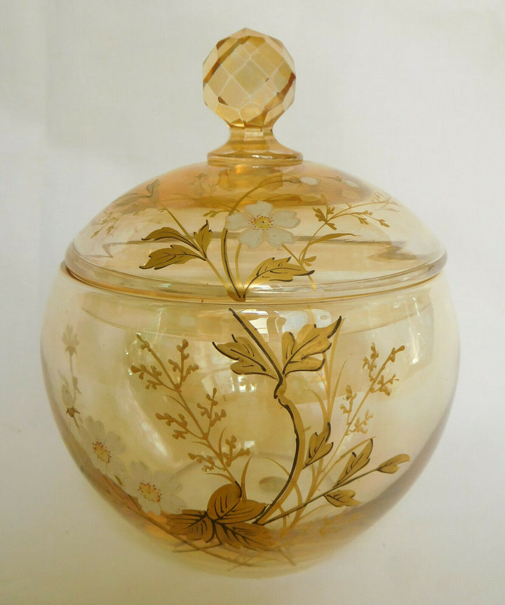 Sucrier en cristal de Baccarat irisé, décor émaillé et doré, étiquette papier