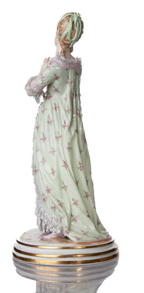 マイセン　手ひねりフィギュリン　女性と猫の置物　台付 マイセン人形 フィギュリン 題名『猫と少女』 J・ウンガラー