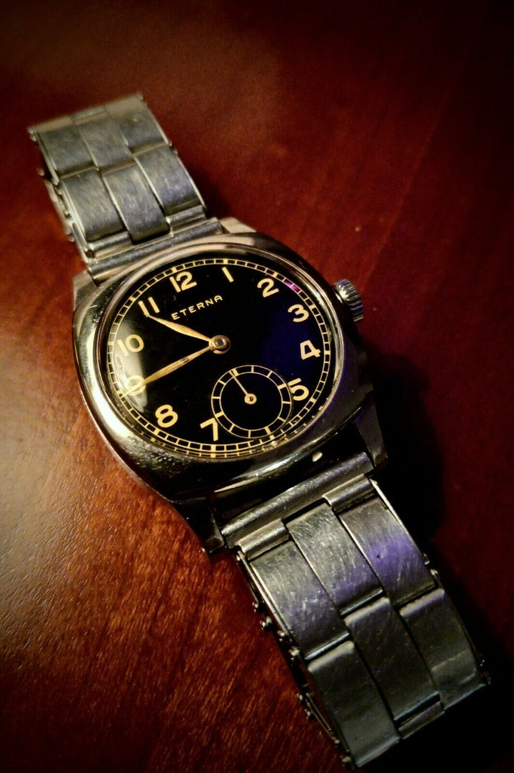 エテルナ 1940年代ヴィンテージ  オリジナルブラックギルドダイヤル Cal. 520 トノーステイブライトケース