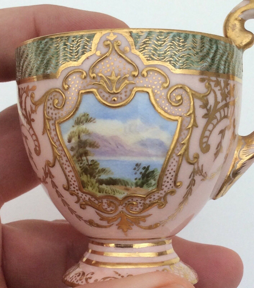 コールポート(Coalport)　カップ＆ソーサー　ピンク・ゴールド　風景