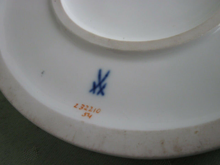 Schöne große Meissen Bildplatte mit vielen Blumen und Gold