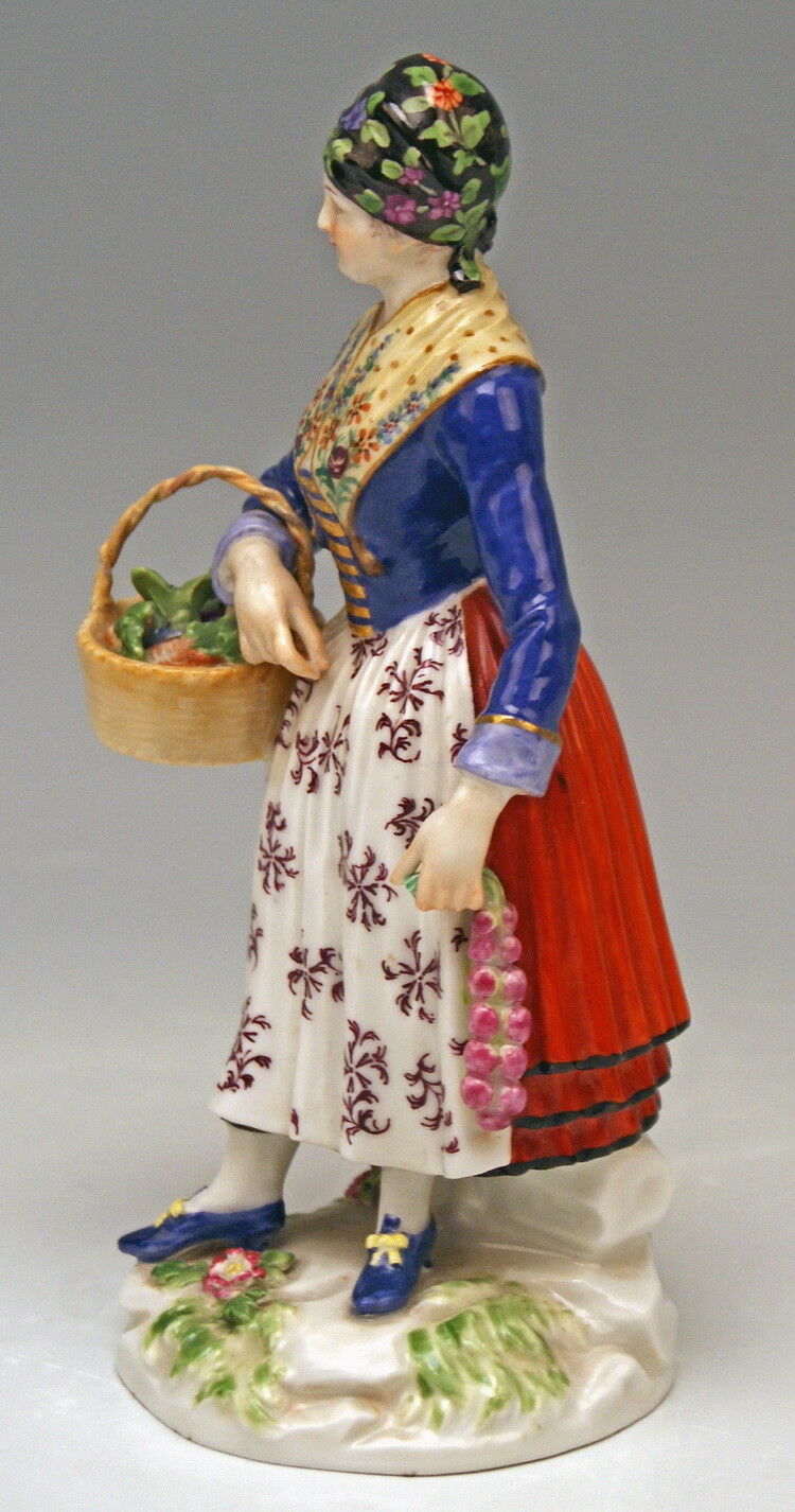 MEISSEN FIGUR DÄNISCHE BÄUERIN DANISH COUNTRYWOMAN FARMER'S WIFE NR: E11 UM1850