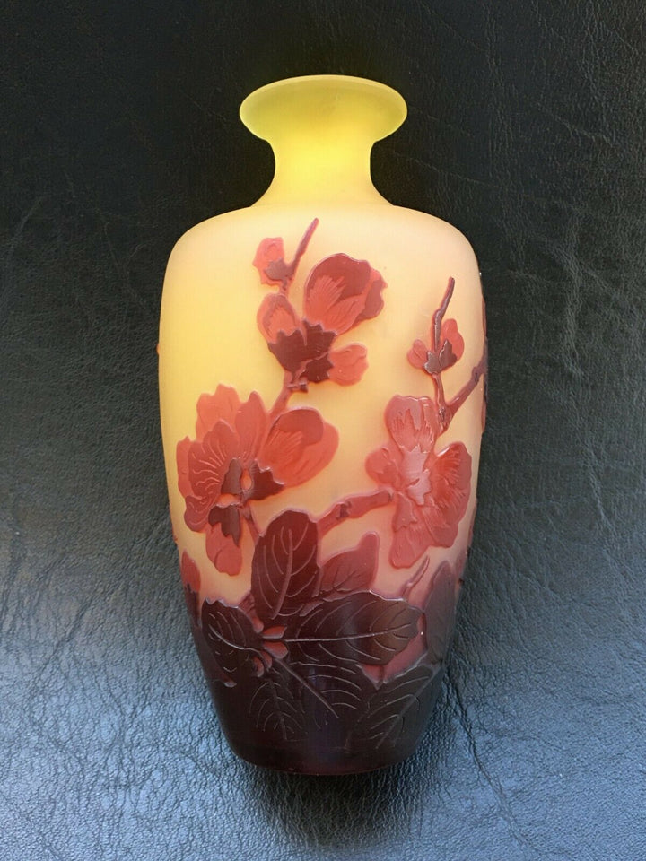 エミールガレ　ボケの花の花瓶 縁が黄色