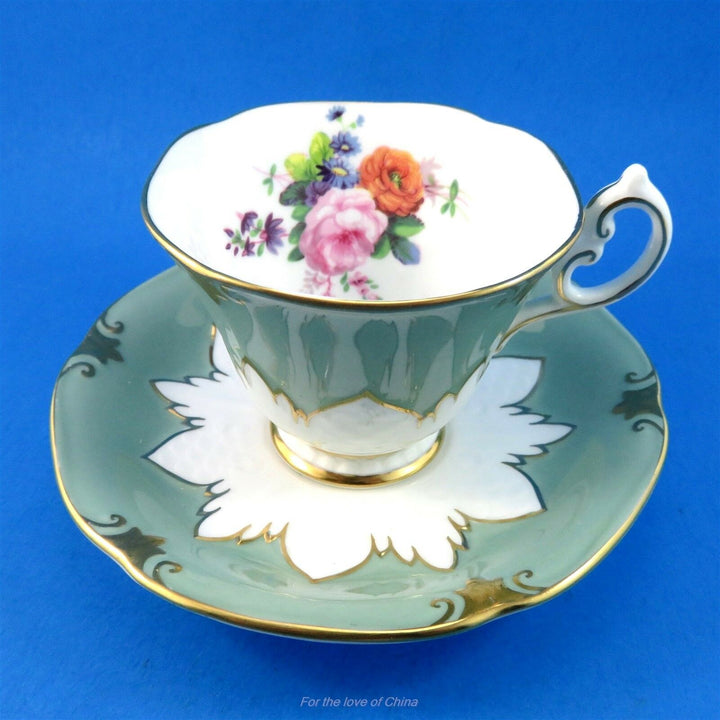 美麗なセージ＆ホワイトスターとフラワーカップ&ソーサー